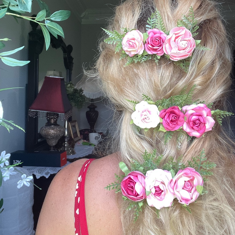 Floral pink roses hair clips